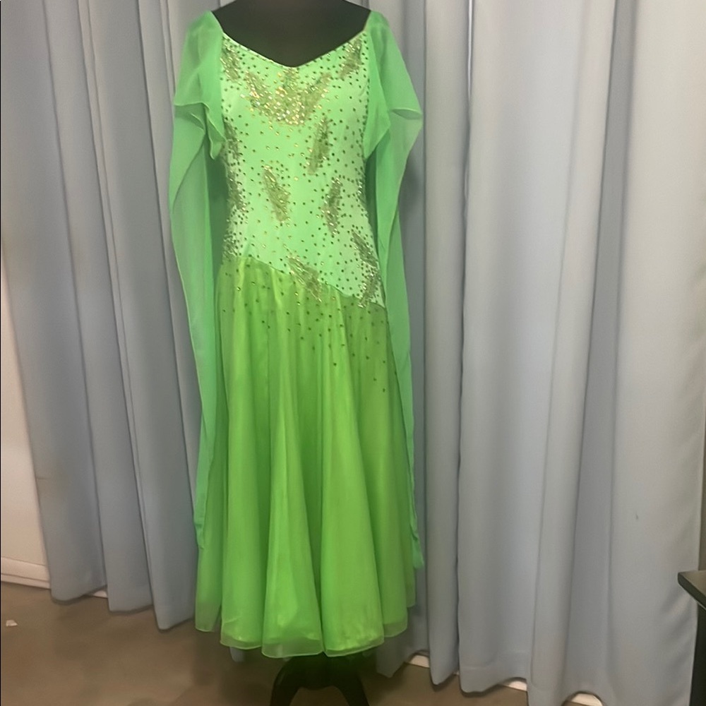 Green Ballroom dress  with Elegant Flow